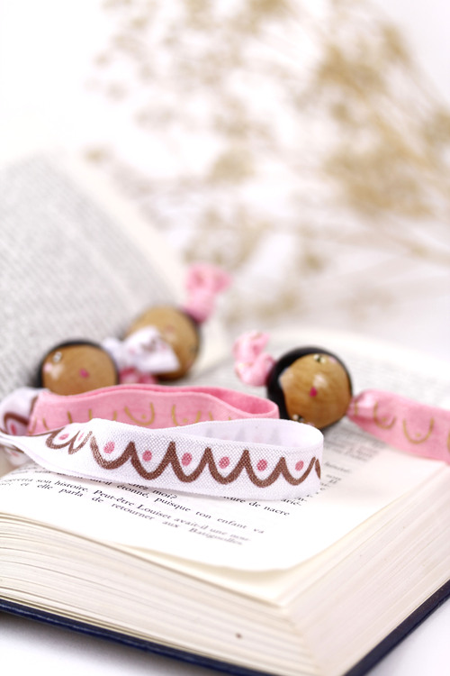 (image pour) Marque Page Octobre Rose BooBs Blanc